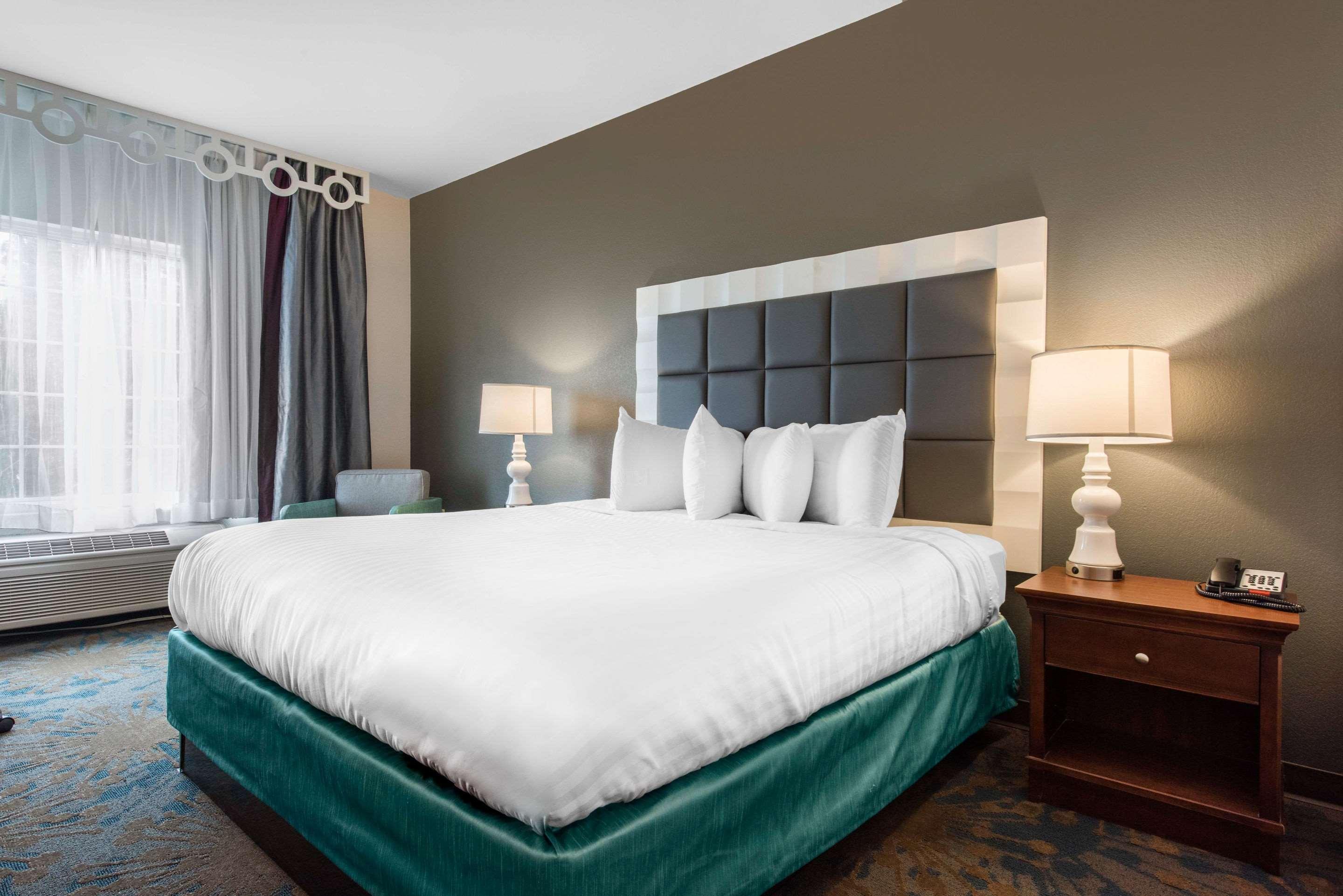 Western & Hotel