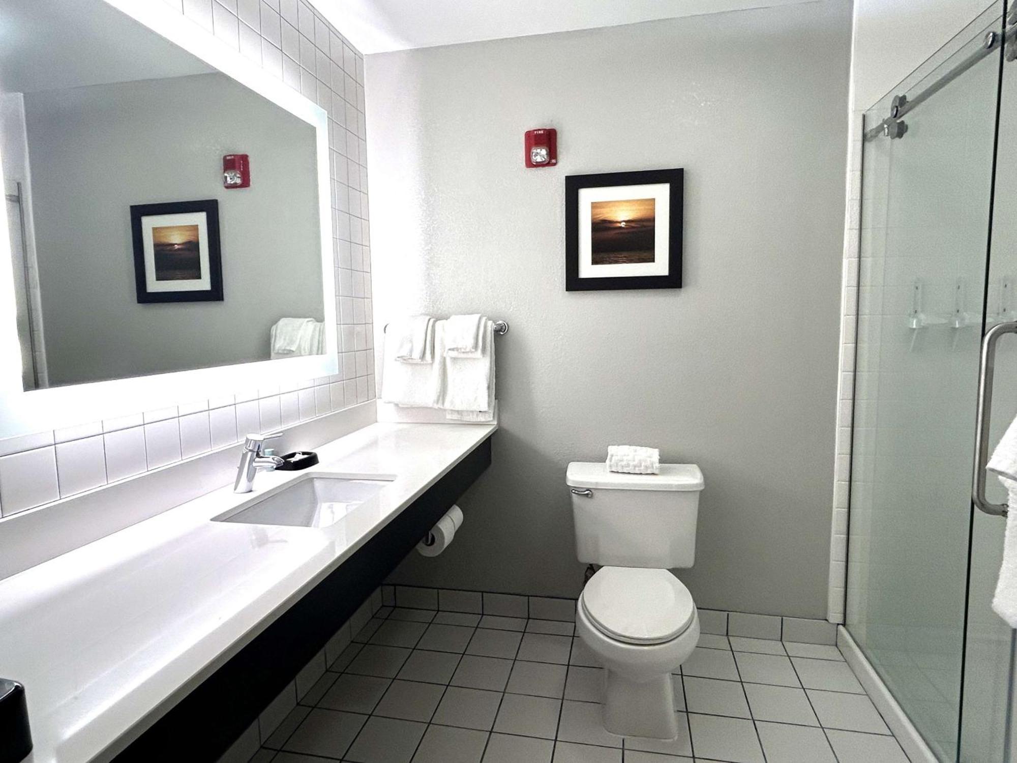 Erie Inn&suites Solstice