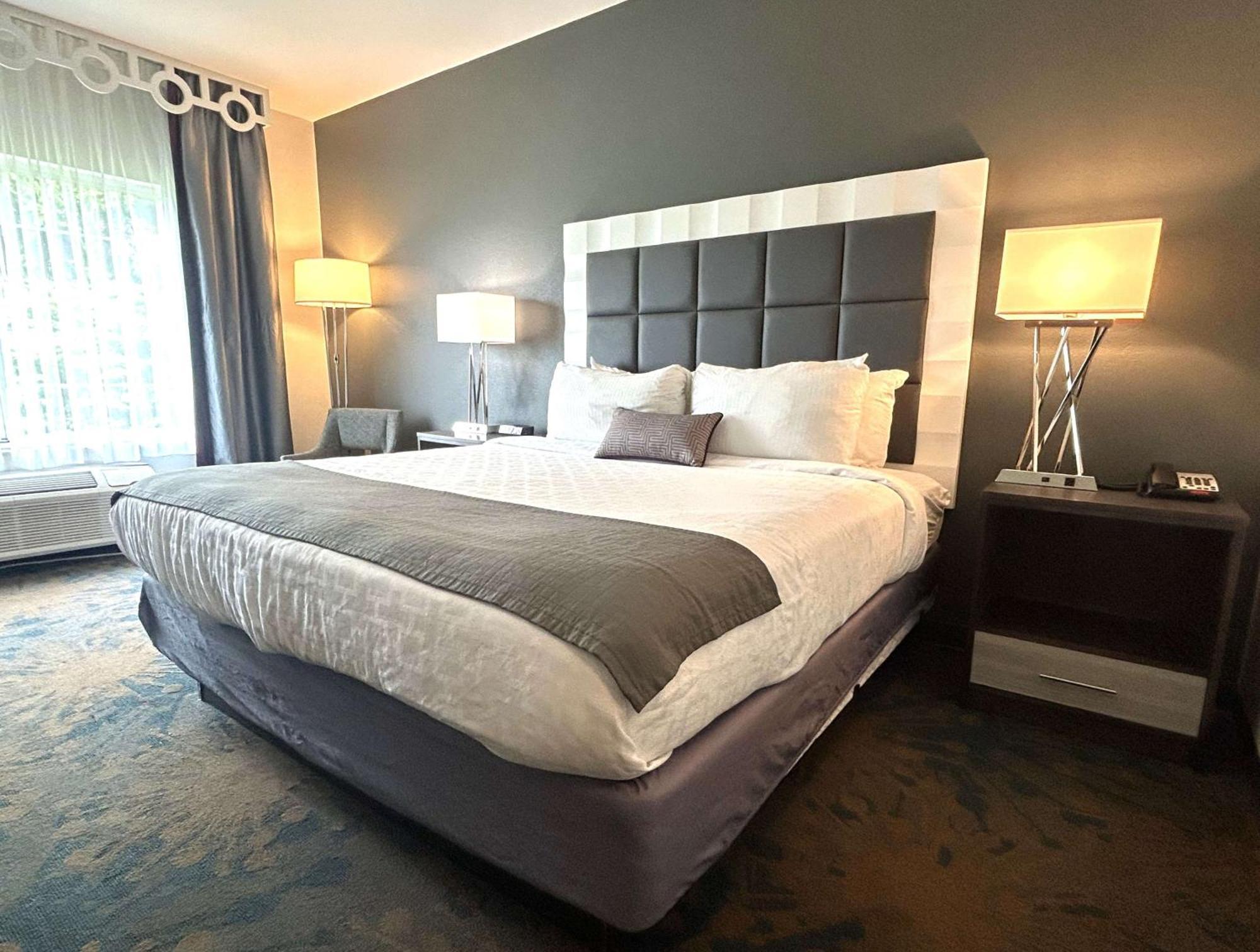 Western & Hotel