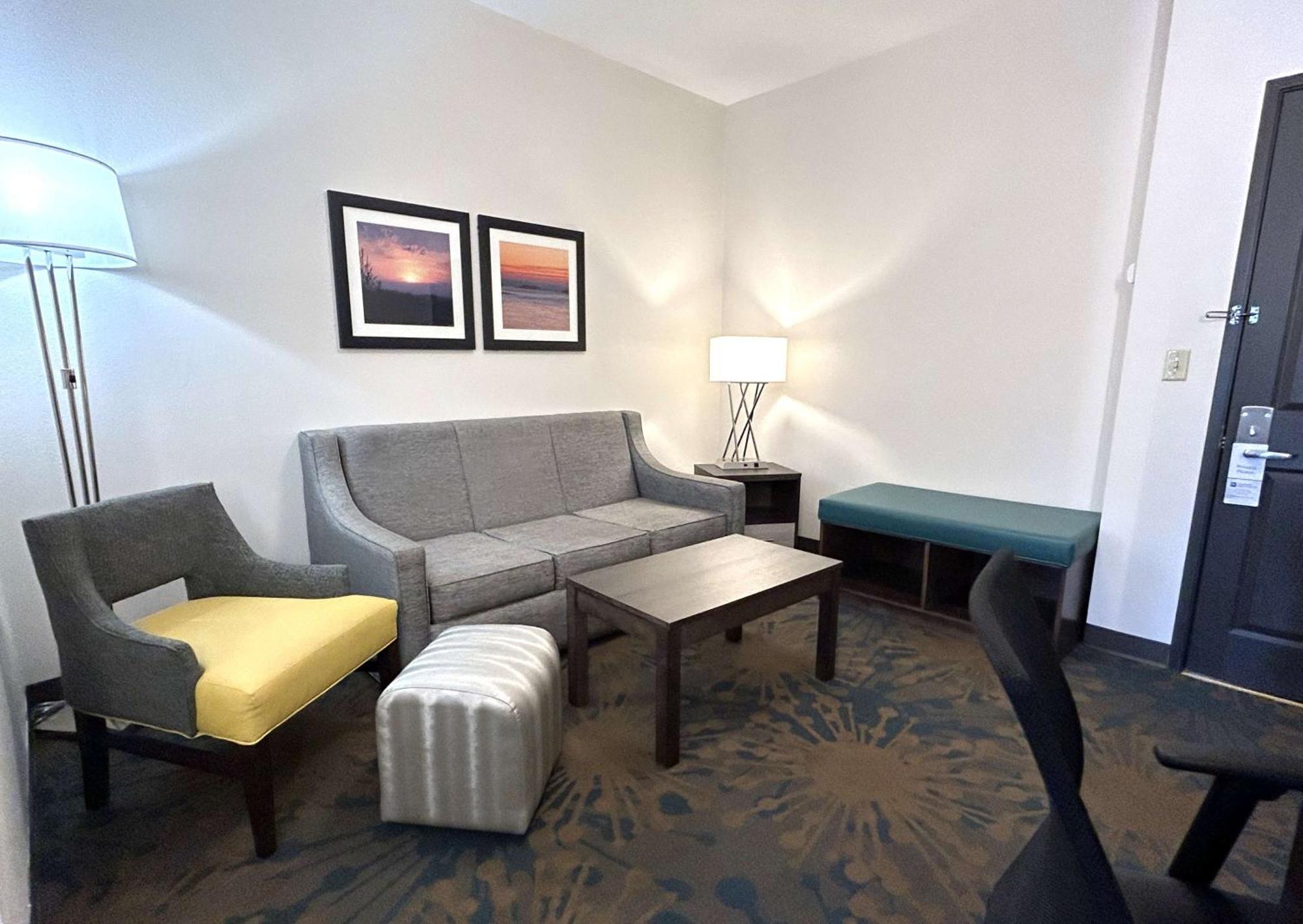Western & Hotel 2*
