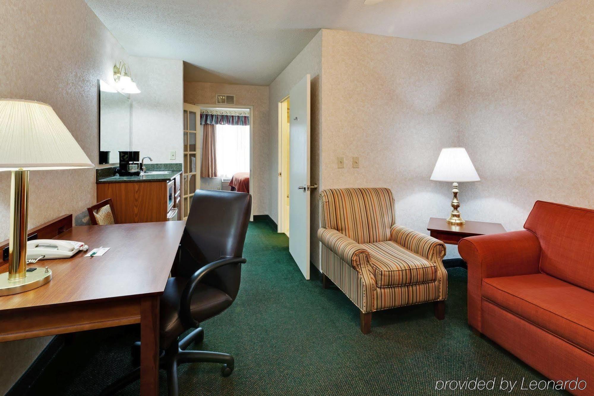 Erie Inn&suites Solstice Hotel 2*